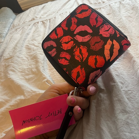 Betsey Johnson Zipper Makeup Wallet - Picture 4 of 4
